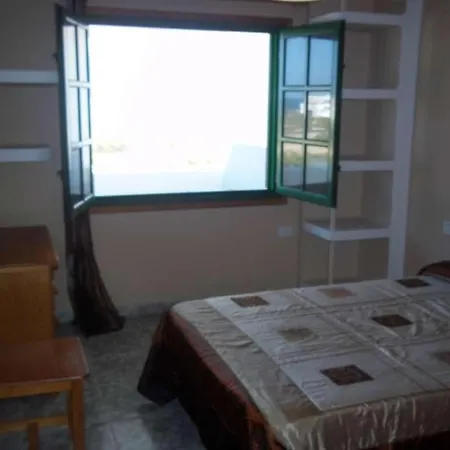 La Caleta Sleeps 10 Wifi Villa Famara