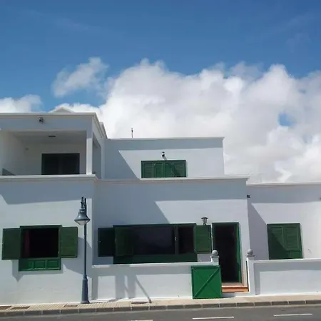 Villa La Caleta Sleeps 10 Wifi Famara