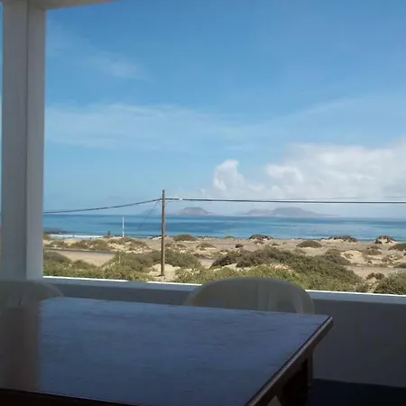 Villa La Caleta Sleeps 10 Wifi Famara