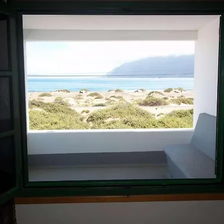La Caleta Sleeps 10 Wifi פאמארה