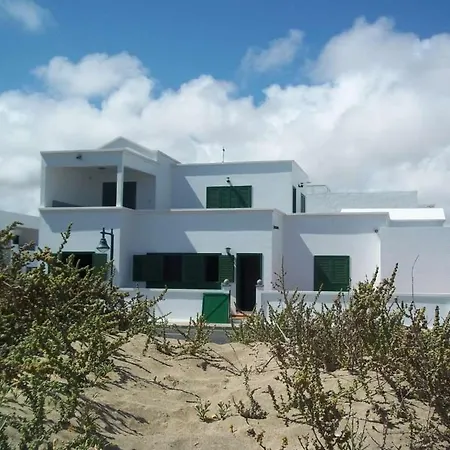 La Caleta Sleeps 10 Wifi וילה