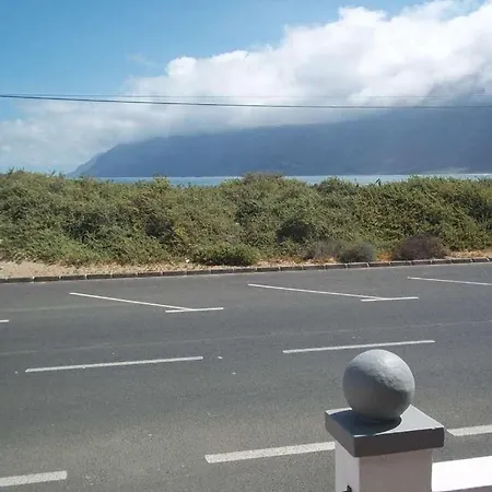 La Caleta Sleeps 10 Wifi Famara